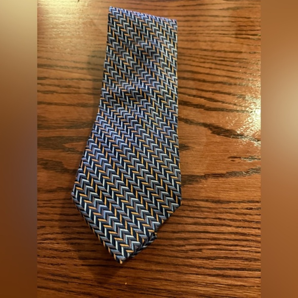 Elegant Metropolitan View Chevron Patterned Men's Tie